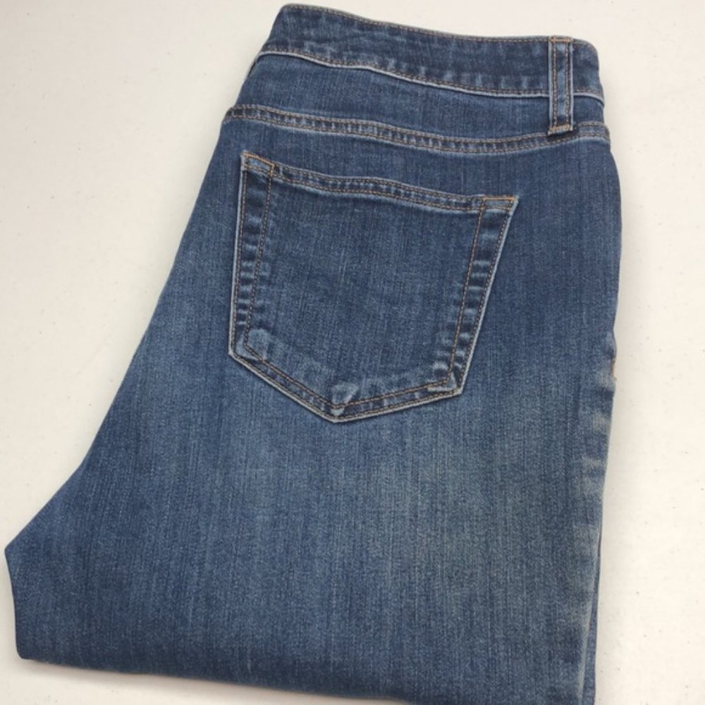 LIKE NEW ST JOHNS BAY CROP STRAIGHT LEG JEANS 10/30x27 😊